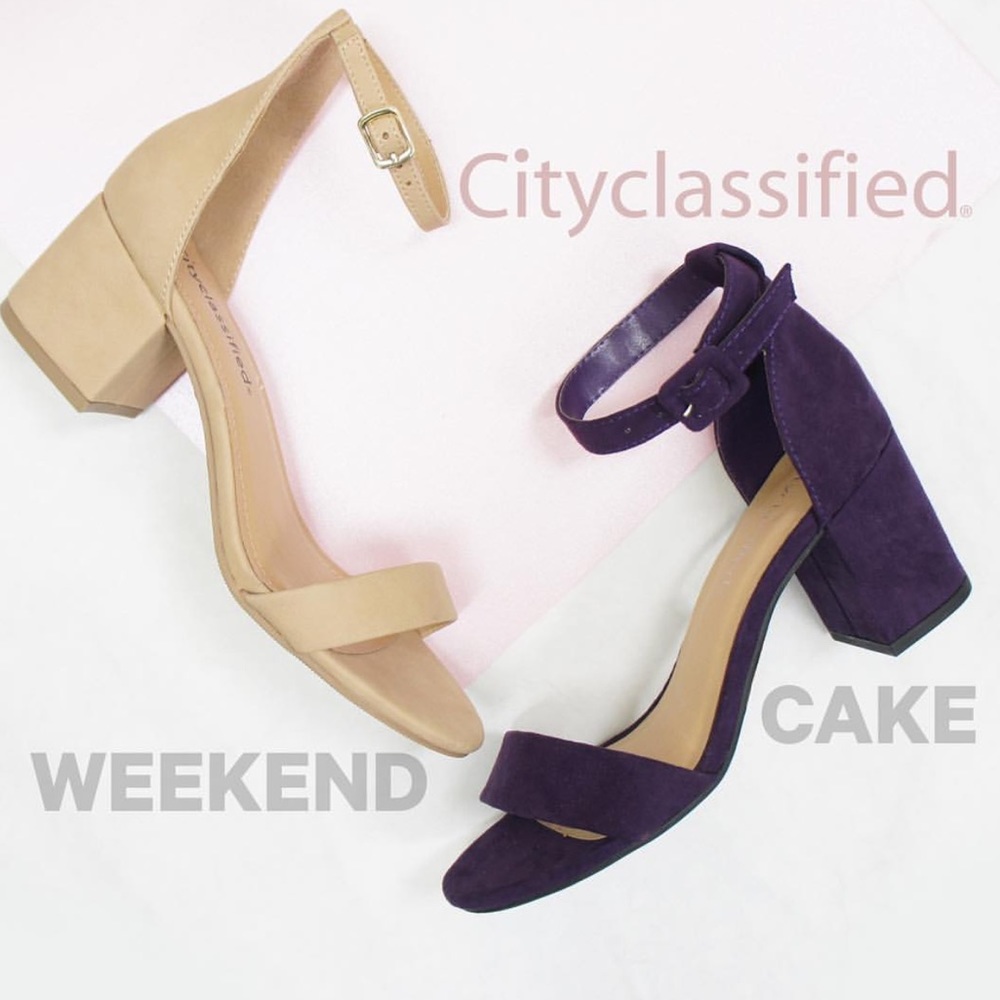 1 LEFT! Basic Black Ankle Strap Low Heel Sandal - Picture 2 of 5